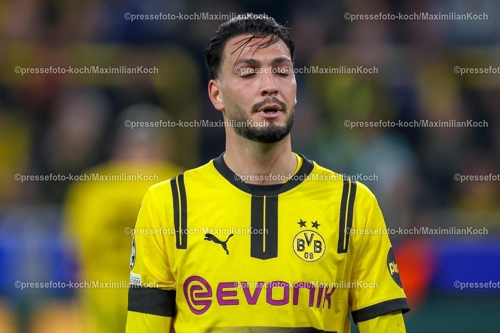 UCL1504251091 | 15.04.2025, Fußball, UEFA Champions League, Borussia Dortmund - FC Barcelona, BVB Stadion, Viertelfinale, Saison 2024 2025: Enttäuschung im Gesicht von Ramy Bensebaini (BVB #5) Enttäuscht verärgert nach dem EIgentorRegulations prohibit any use of photographs as image sequences and or quasi-video.