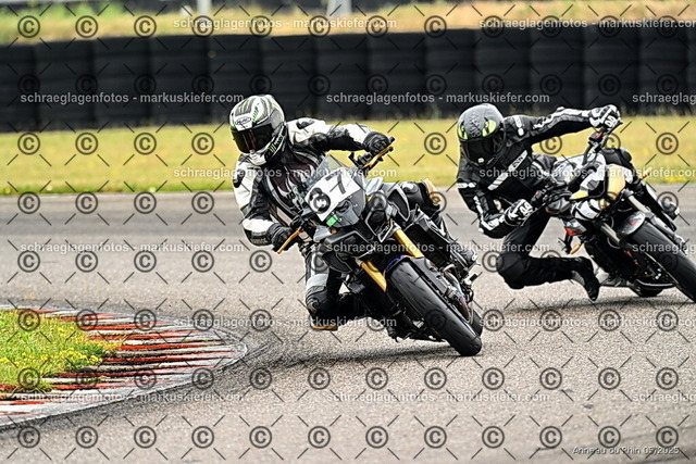 25bt02-0079 | markuskiefer.com - Realisiert mit Pictrs.com