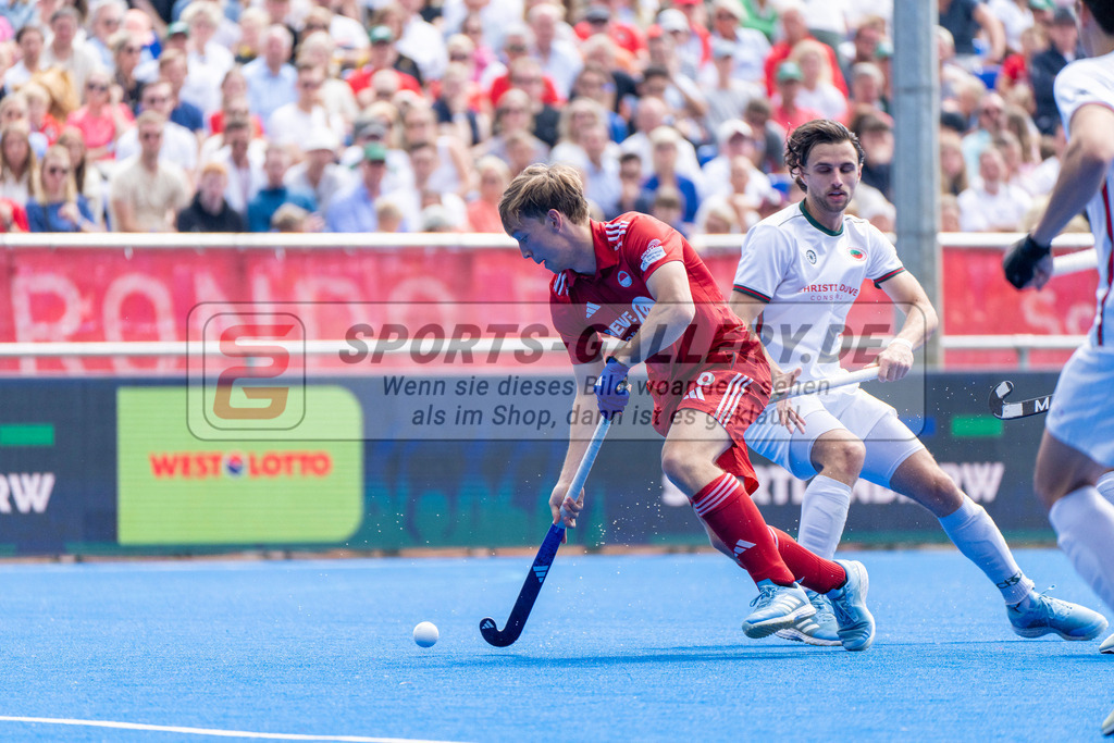 Final4_20250601-1436-HK108621 | Krefeld, Deutschland, 01.06.2025:  Feldhockey Final4 2025 – „Deutsche Feldhockey-Meisterschaften 2025“ Crefelder HTC - Rot-Weiss Köln (Finale Herren) im Gerd-Wellen-Hockeyanlage am 01.06.2025 in Krefeld, Deutschland. (Foto von Kramhöller/Fehrmann/Kaste)Krefeld, Germany, 01.06.2025: Feldhockey Final4 2025 – „Deutsche Feldhockey-Meisterschaften 2025“ Harvestehuder HTC - Düsseldorfer HC (Finale Damen) in Gerd-Wellen-Hockeyanlage at 01.06.2025 in Krefeld, Deutschland. (Foto from Kramhöller/Fehrmann/Kaste)