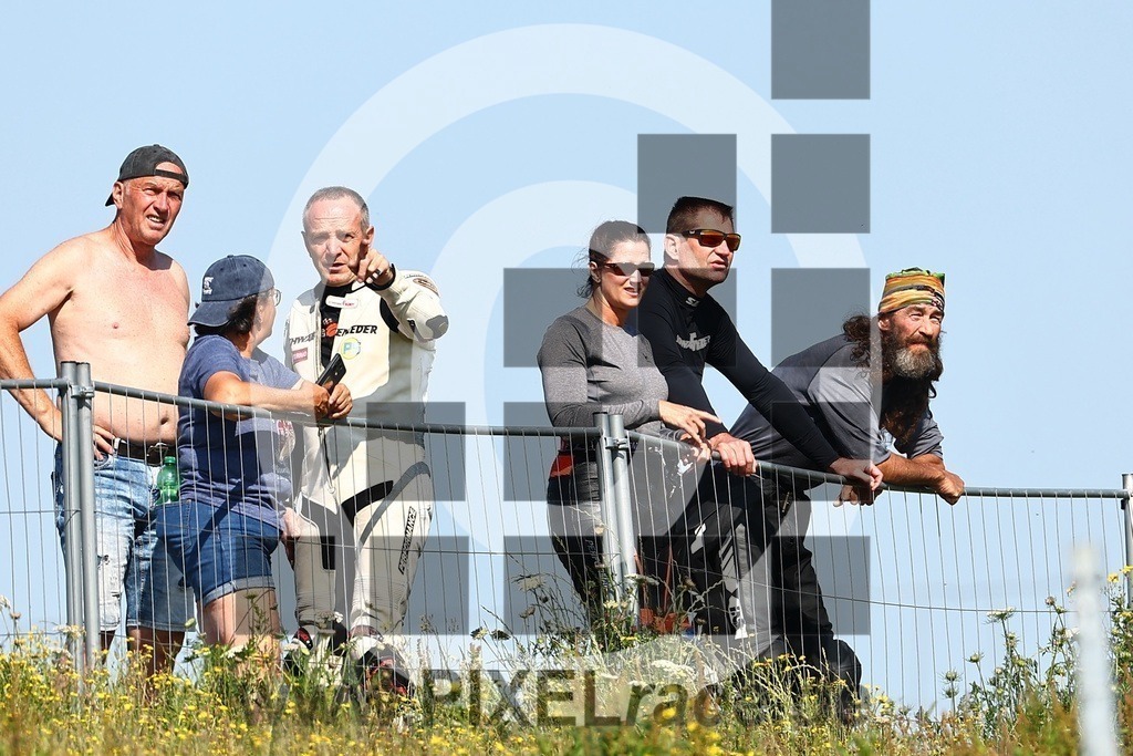 inst-20250621_00487 | Schöne Erinnerungen an spannende Momente - das festzuhalten ist unser Job. PIXELrace.de ist seit 2003 auf den Rennstrecken Europas unterwegs um die Action draußen beim Fahren und die wunderbare Stimmung imm Fahrerlager für euch einzufangen.