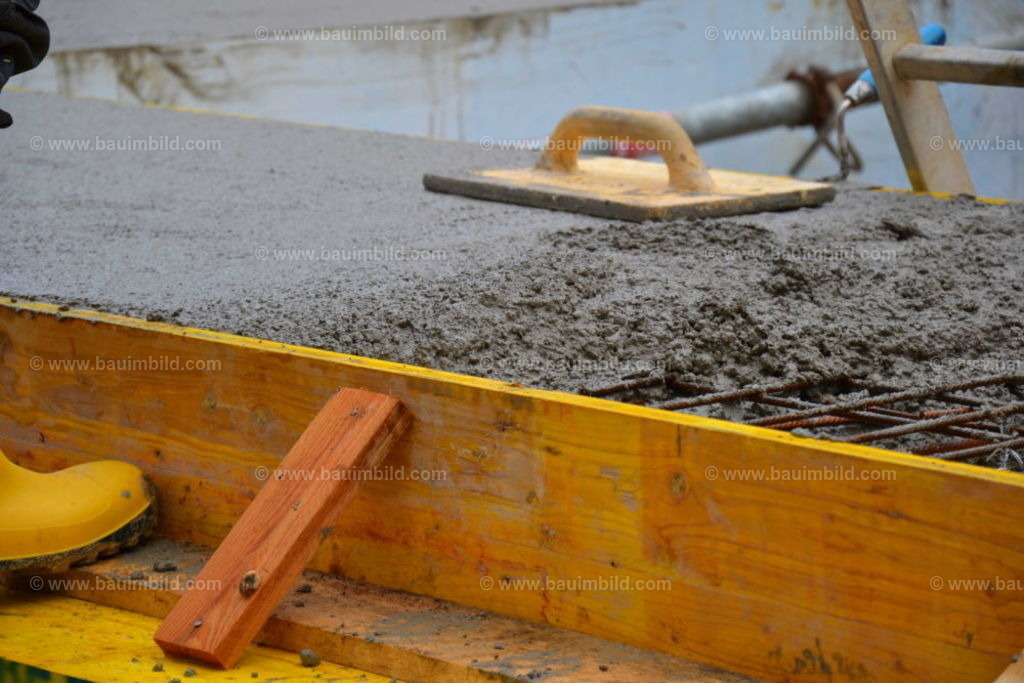bib-lg04-betonarbeiten-0400 | Nach LV-Leistungsgruppen sortierte Detailfotos über den Bau eines Hauses. Alle Hausbau-Bilder direkt vom Urheber und Autor der Website Haus-Selber-Bauen.com
