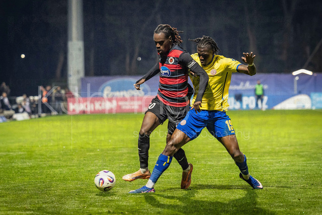 Third Division, FC Viktoria Köln vs Rot-Weiss Essen, 22.03.2026 | KÖLN, GERMANY - MARCH 22: Yannick Tonye (Viktoria Köln, 30) and Franci Bouebari (Rot-Weiss Essen, 19) during the third division match on gameday 30 between FC Viktoria Köln vs Rot-Weiss Essen at Sportpark Höhenberg on March 22, 2026 in Köln, Germany. DFL REGULATIONS PROHIBIT ANY USE OF PHOTOGRAPHS AS IMAGE SEQUENCES AND/OR QUASI-VIDEO.