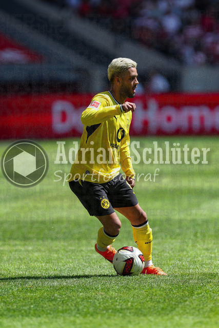 25.07.2026, GER, Fussball, Herren, Vorbereitungsspiel, Saison 2026/2027, Fortuna Düsseldorf - Borussia Dortmund | Yan Couto (BVB) in Aktion am Ball, Einzelaktion