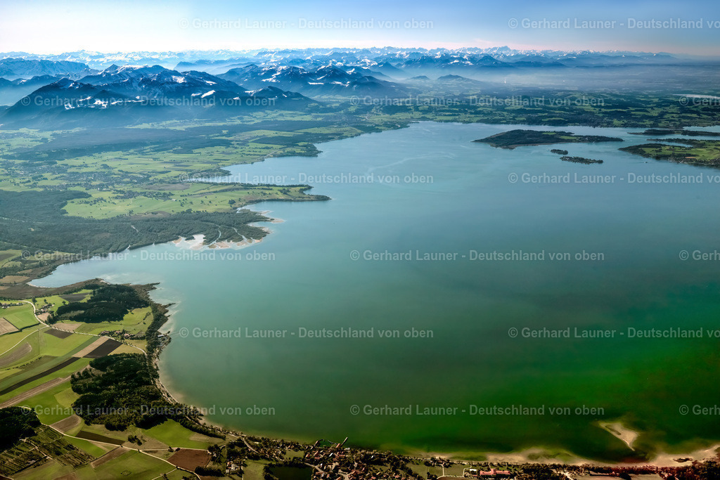 2991005 | Blick über den Chiemsee zu den Alpen