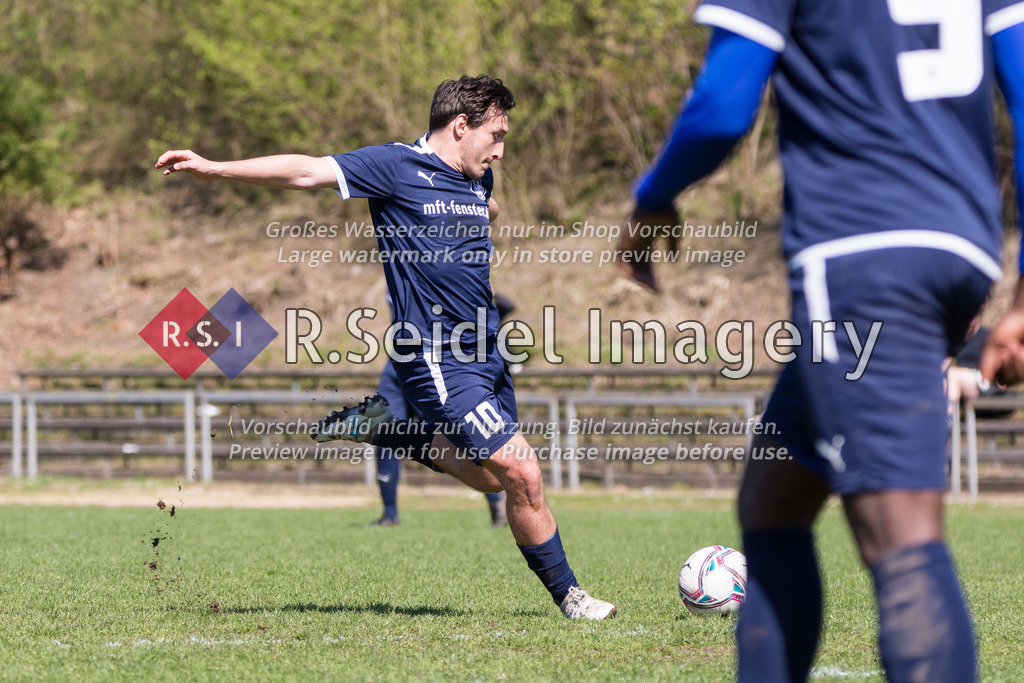 Fußball, Saison 2021/22, Oberliga Abstiegsrunde, Lohbrügge - Süderelbe, Binnenfeldredder (Hamburg), 18.04.2022, 12. Spieltag | Anto Zivkovic (#10, Lohbrügge, Kapitän)