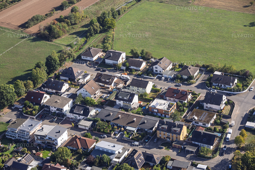 Luftbild: Ortsansicht im Ortsteil Sickenhofen in Babenhausen im Bundesland Hessen in Deutschland. – Foto: IMG_158992.jpg vom 22.09.2026 durch Werner Riehm/FLY-FOTO.de – Auflösung des Originals: 6000 x 4000 px