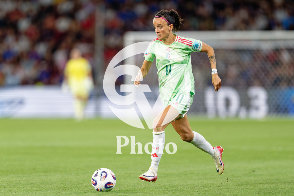 Norway v Italy - UEFA Women's EURO 2025 Quarter-Final | GENEVA, SWITZERLAND - JULY 16: Barbara Bonansea of Italy runs with the ball during the UEFA Women's EURO 2025 Quarter-Final match between Norway and Italy at Stade de Geneve on July 16, 2025 in Geneva, Switzerland. (Photo by Giuseppe Velletri/Sports Press Photo/Getty Images)