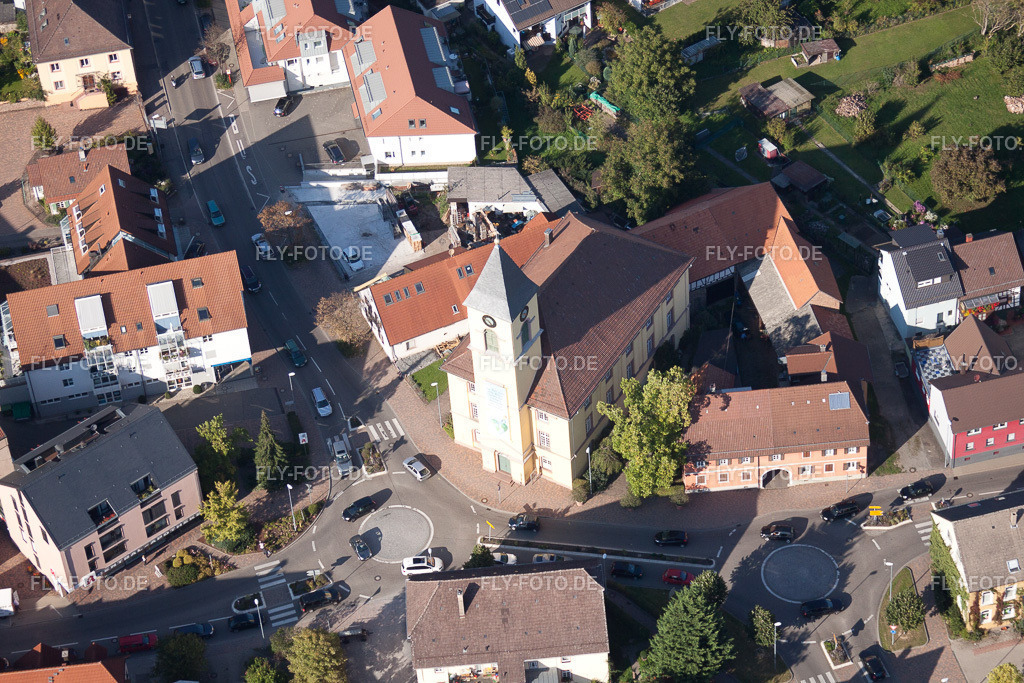 Ortsansicht | Luftbild: Ortsansicht im Ortsteil Langensteinbach in Karlsbad im Bundesland Baden-Württemberg in Deutschland. Foto: IMG_45121.jpg vom 21.09.2011 durch Werner Riehm/FLY-FOTO.de - Realisiert mit Pictrs.com