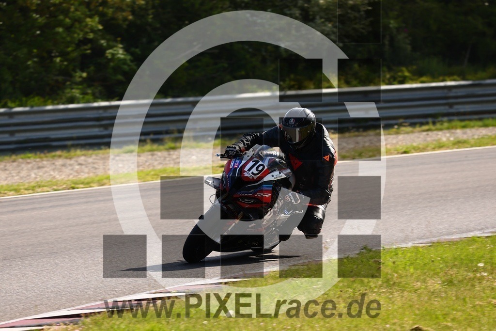 0019-20260426_00877 | Schöne Erinnerungen an spannende Momente - das festzuhalten ist unser Job. PIXELrace.de ist seit 2003 auf den Rennstrecken Europas unterwegs um die Action draußen beim Fahren und die wunderbare Stimmung imm Fahrerlager für euch einzufangen.