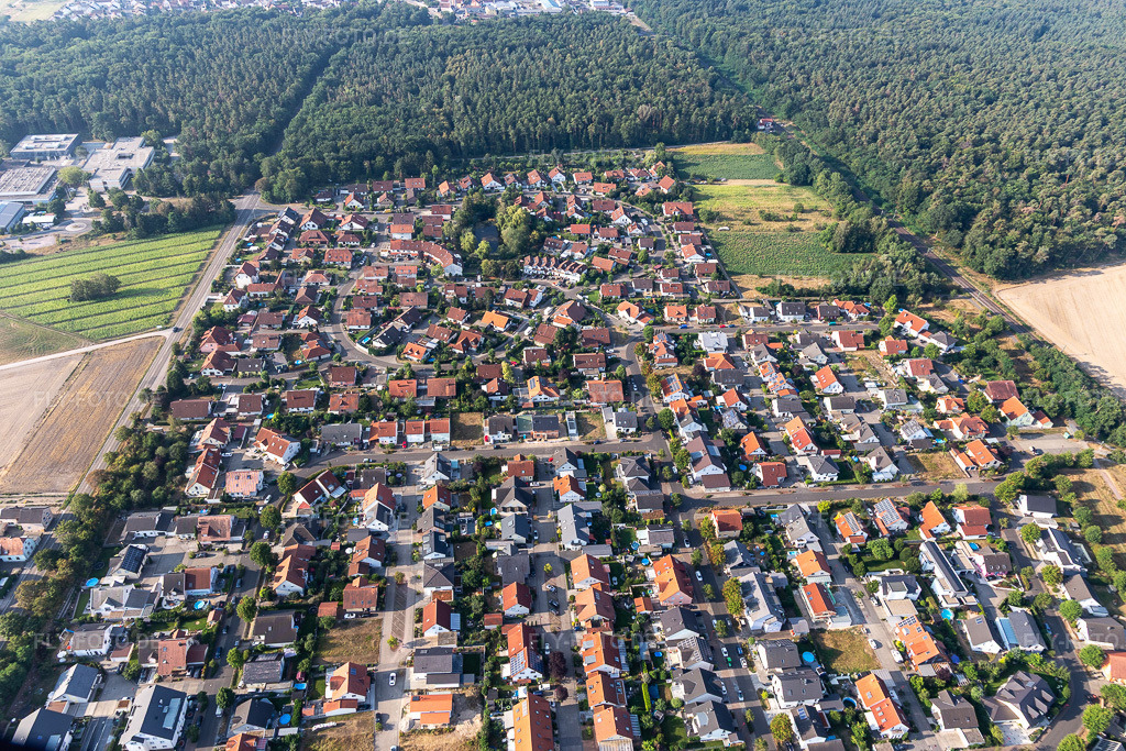 Luftbild: An den Tongruben in Rheinzabern im Bundesland Rheinland-Pfalz in Deutschland. Foto: IMG_122156.jpg vom 11.08.2020 durch Werner Riehm/FLY-FOTO.de
