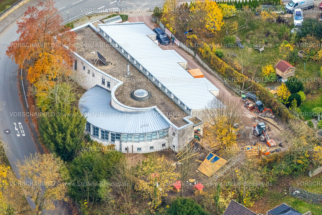Hagen251101812 | Luftbild, Kita Katernberg mit rundem Erker, Baustelle, herbstliche Bäume, Hohenlimburg, Hagen, Ruhrgebiet, Nordrhein-Westfalen, Deutschland