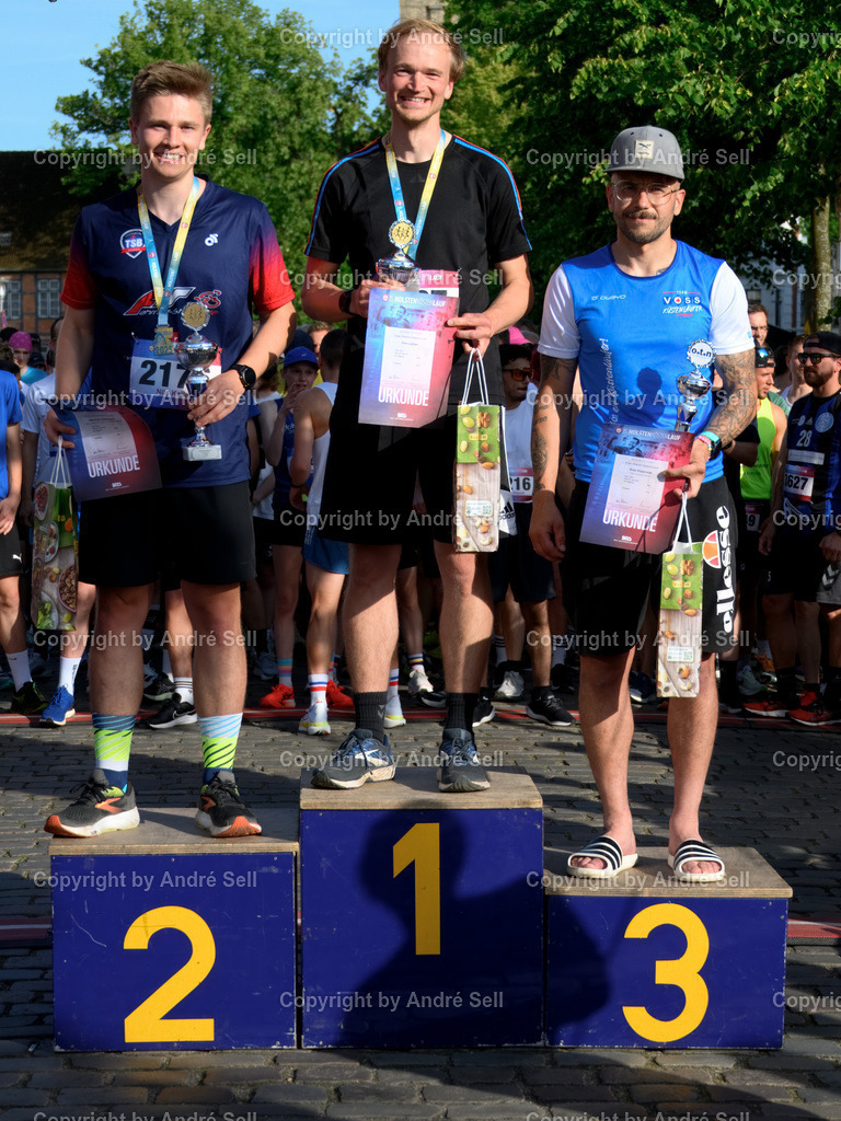 Z8D_0169 | 5km Holsten-Galerie-Lauf - Siegerehrung / Holstenköstenlauf 2025 / Kleinflecken / 24534 Neumünster / 13.06.25 - Realisiert mit Pictrs.com