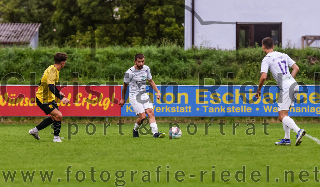 2023-08-09_096_FC_Moosinning_II_gegen_SpVgg_Altenerding | Moosinning, Deutschland, 09.08.2023:
Fußball, Kreisliga 2023 / 2024, 3. Spieltag, FC Moosinning II gegen SpVgg Altenerding, Endergebnis: 1:1

Leart Bilalli (SpVgg Altenerding, #10), Johannes Irl (SpVgg Altenerding, #17)

Foto: Christian Riedel / fotografie-riedel.net