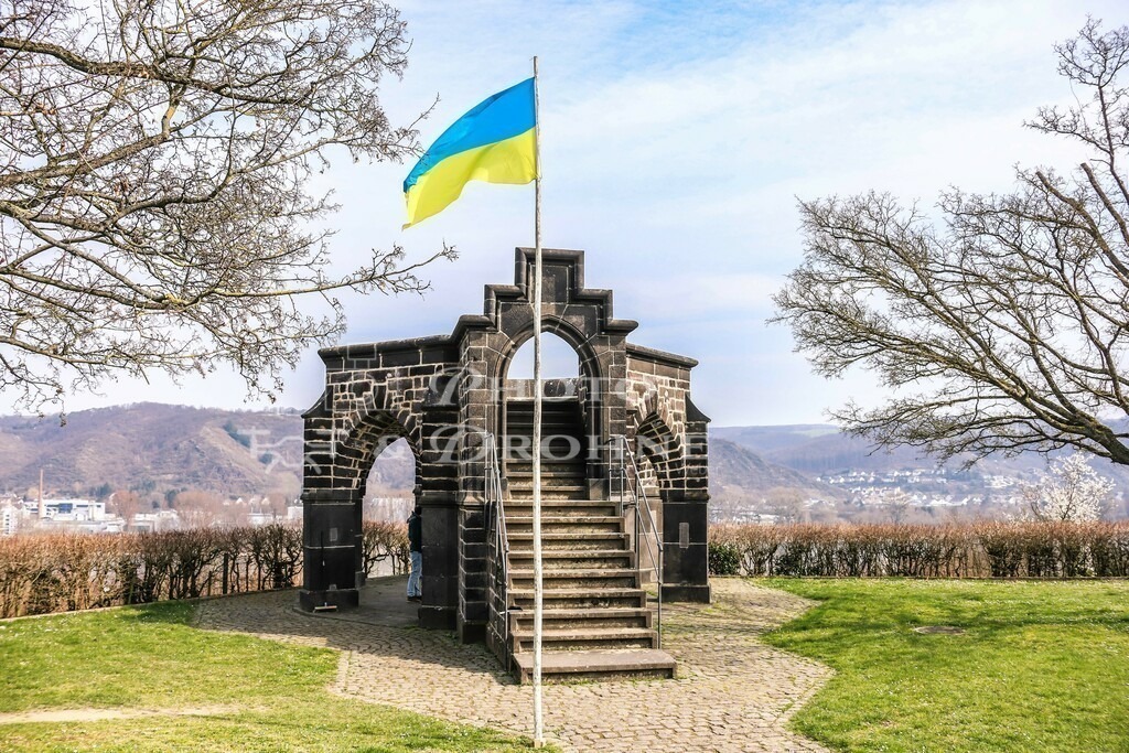 Rhens-5951 | Der Königsstuhl in Rhens war früher die Krönungsstätte für Könige und Kaiser. - Realisiert mit Pictrs.com