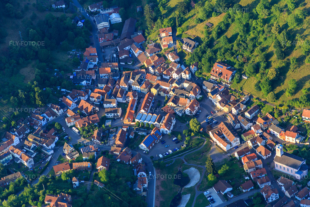 Luftbild: Bürstenbindermuseum in Ramberg im Bundesland Rheinland-Pfalz in Deutschland. Foto: IMG_082674.jpg vom 25.06.2015 durch Werner Riehm/FLY-FOTO.deBürstenbindermuseum - Ramberg