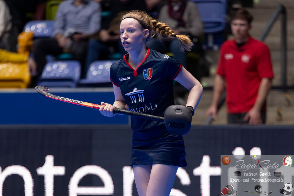 Volvo E.R.B. Final 4 Halbfinale Frauen: Der Club an der Alster - Berlienr HC, 25.01.2025 | Johanna Franz (Berliner HC #4), Freisteller, Portrait, Porträt, Der Club an der Alster - Berlienr HC, Frankfurt, Süwag Arena, 25.1.2025 - Realisiert mit Pictrs.com