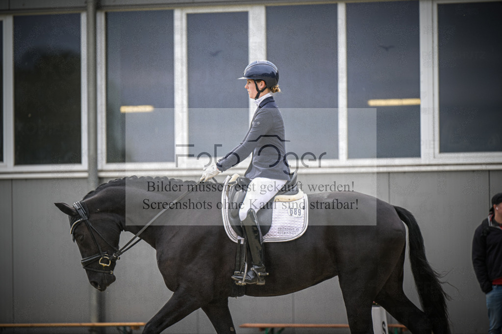DOS_2059 | Entdecke hochwertige Reitturnierfotos von Foto Oger. Professionell, emotional und authentisch – jetzt Lieblingsmomente im Shop bestellen.Deutschlandweite Turnierfotografie. - Realisiert mit Pictrs.com
