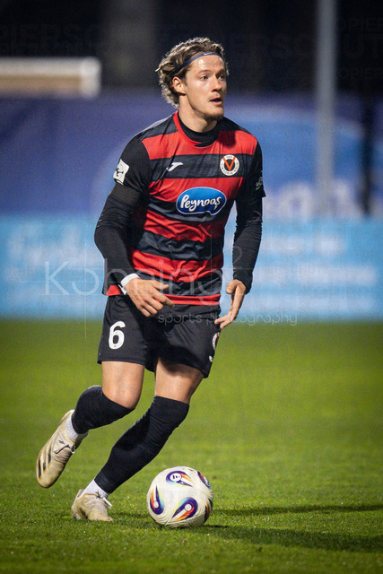 3. Liga: FC Viktoria Köln - TSV 1860 München, 06.03.2026 | Tobias Eisenhuth (Viktoria Köln, 6) ; Köln, 06.03.2026 - 28. Spieltag der 3. Fußball-Liga: FC Viktoria Köln - TSV 1860 München im Sportpark Höhenberg in Köln.Die DFL-Bestimmungen verbieten die Verwendung von Fotografien als Bildsequenzen und / oder Quasi-Videos.