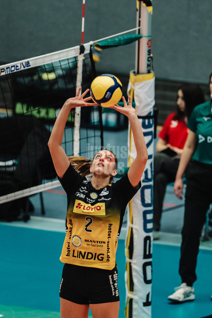 Volleyball | Frauen | Saison 2025/2026 | Volleyball Bundesliga | ETV Hamburger Volksbank Volleys vs. VfB Suhl LOTTO Thüringen | 07.03.2026 | Zuspiel von Irene del Carmen Ramos Mencia (#2, VfB Suhl LOTTO Thüringen)