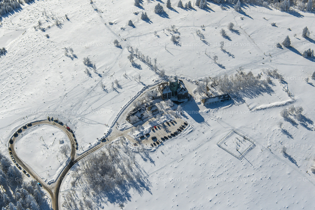 4043557 | WINTERBERG 13.02.2021 Winterlich schneebedeckte Forschungs- Gebäude " Deutscher Wetterdienst Kahler Asten " am Astenturm in Winterberg im Sauerland im Bundesland Nordrhein-Westfalen, Deutschland. // Wintry snowy research Building "Deutscher Wetterdienst Kahler Asten" in Winterberg on Sauerland in the state of North Rhine-Westphalia, Germany. Foto: Gerhard Launer