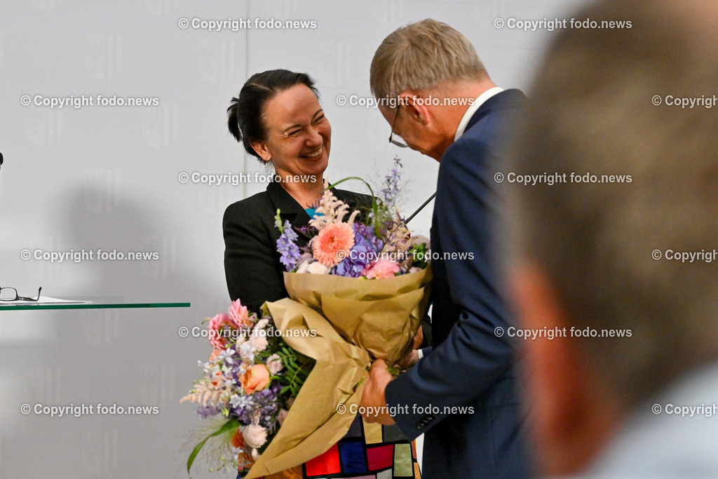 Kick-off-Veranstaltung der Gruendungspraesidentin_ IDSA_ 07.07.2023-75 | 07.07.2023, Landhaus Linz AUT, Kick-off-Veranstaltung der Gruendungspraesidentin, IDSA, im Bild Stefanie Lindstaedt (Gruendungspraesidentin des Institute of Digital Sciences Austria (IDSA)), LH Thomas Stelzer (VP)