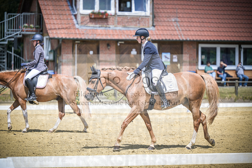 DOS_3274 | Entdecke hochwertige Reitturnierfotos von Foto Oger. Professionell, emotional und authentisch – jetzt Lieblingsmomente im Shop bestellen.Deutschlandweite Turnierfotografie. - Realisiert mit Pictrs.com