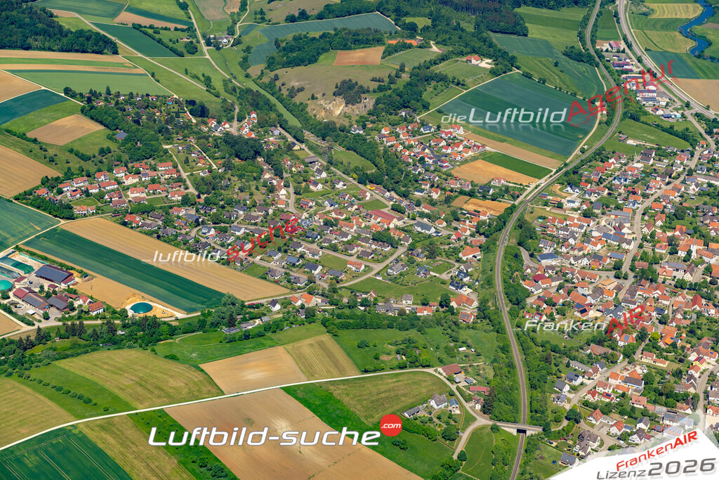 Die Luftaufnahme Ebermergen - Harburg wurde 2022 vom Flugzeug aus (keine Drohne) erstellt. Hohe Auflösung -für große Poster und Wandbilder geeignet - Garantiert!