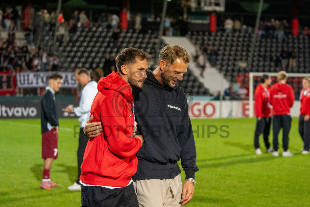 SG Sonnenhof Großaspach vs. Arminia Bielefeld, Fussball, DFB-Pokal, 1. Runde, 22.08.2026 | Volkan Celiktas (SG Sonnenhof Großaspach, #05) und Michael Ferber (Vorstand Sport, SG Sonnenhof Großaspach),,SG Sonnenhof Großaspach vs. Arminia Bielefeld, Fussball, DFB-Pokal, 1. Runde, 22.08.2026,DFB regulations prohibit any use of photographs as image sequences and/or quasi-video