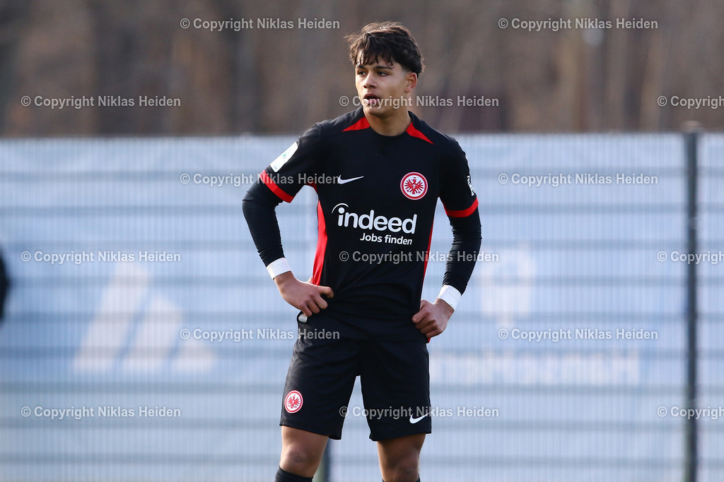 H_HamburgerSVU19_EintrachtFrankfurtU19_U19DFBNachwuchsliga_15022025 | #8 Marvin Dills (Eintracht Frankfurt U19)Fußball I Junioren I U19 DFB-Nachwuchsliga I Saison 2024-2025 I Hauptrunde Liga A, Gruppe C, 3. Spieltag I Hamburger SV U19 - Eintracht Frankfurt U19 I 15.02.2025 I Alexander-Otto-Akademie
