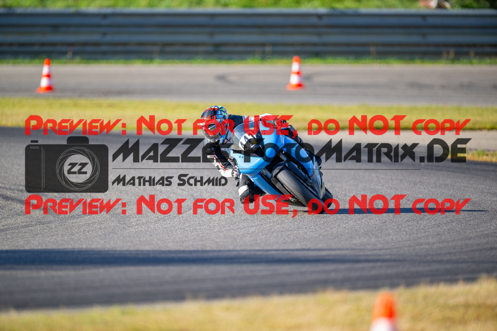 MaZZes-Fotomatrix-20260918-702459 | GELB