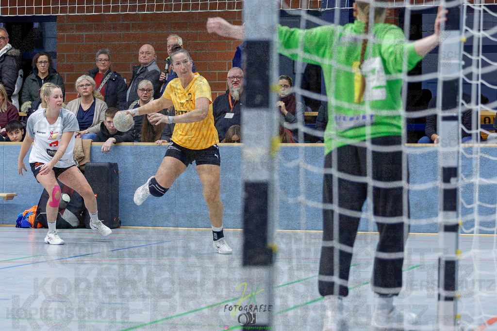 Frauen Oberliga Mitte (HHV); HSG Eibelshausen/Ewersbach - HSG Wettenberg II | Frauen Oberliga Mitte (HHV); HSG Eibelshausen/Ewersbach - HSG Wettenberg II am 13.12.2025 in Steinbrücken (Sporthalle am Hammerweiher)Photo © 2025 - Jörg Heinrich - Realisiert mit Pictrs.com