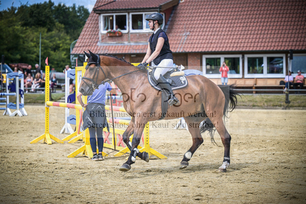 DOS_1850 | Entdecke hochwertige Reitturnierfotos von Foto Oger. Professionell, emotional und authentisch – jetzt Lieblingsmomente im Shop bestellen.Deutschlandweite Turnierfotografie. - Realisiert mit Pictrs.com