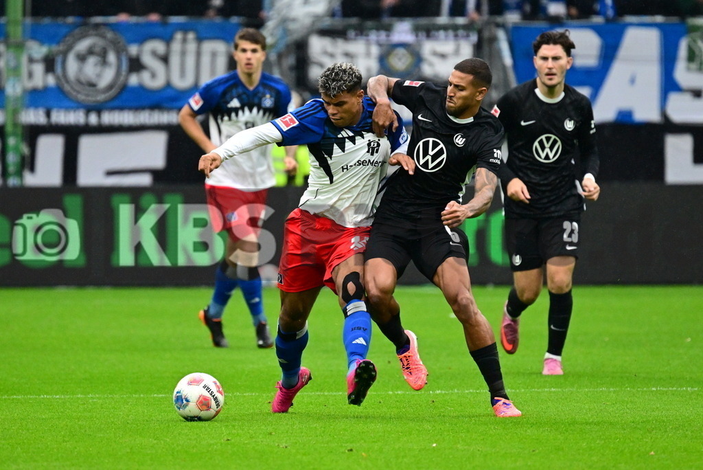 KBS Picture_HSV-Wolfsburg_004 | v.l. Koenigsdoerffer Ransford-Yeboah (HSV) , de Souza Costa Viniciius (VfL Wolfsburg) ,Sportplatz :  Volksparkstadion, - Realisiert mit Pictrs.com