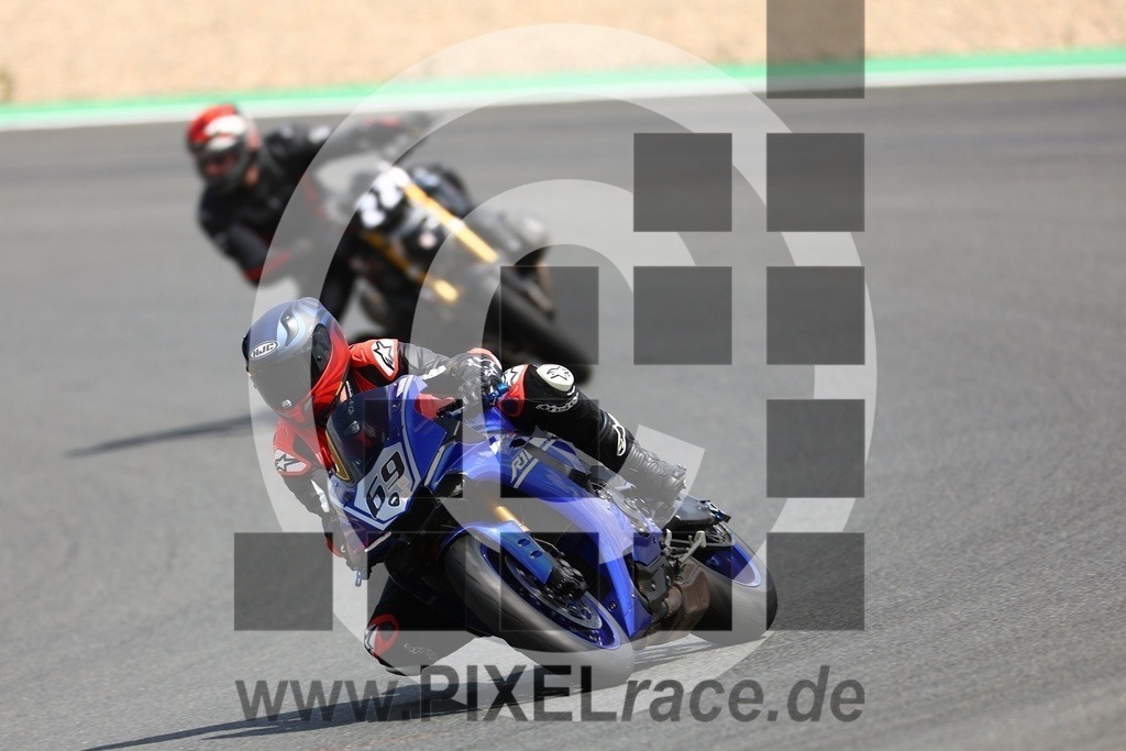 0069-20250522_02102 | Schöne Erinnerungen an spannende Momente - das festzuhalten ist unser Job. PIXELrace.de ist seit 2003 auf den Rennstrecken Europas unterwegs um die Action draußen beim Fahren und die wunderbare Stimmung imm Fahrerlager für euch einzufangen.