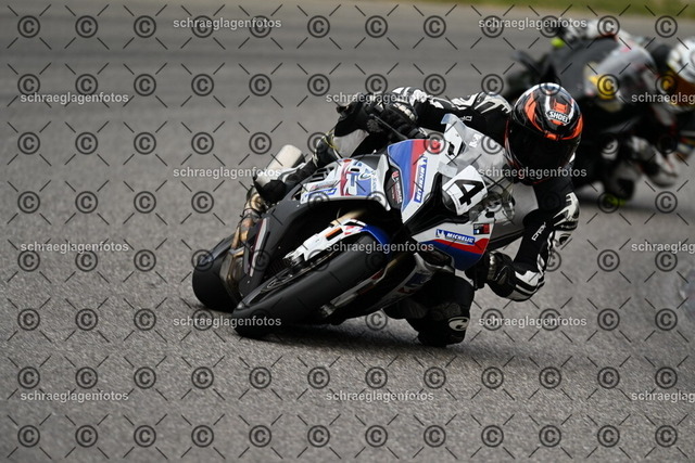 25bt02-0407 | markuskiefer.com - Realisiert mit Pictrs.com