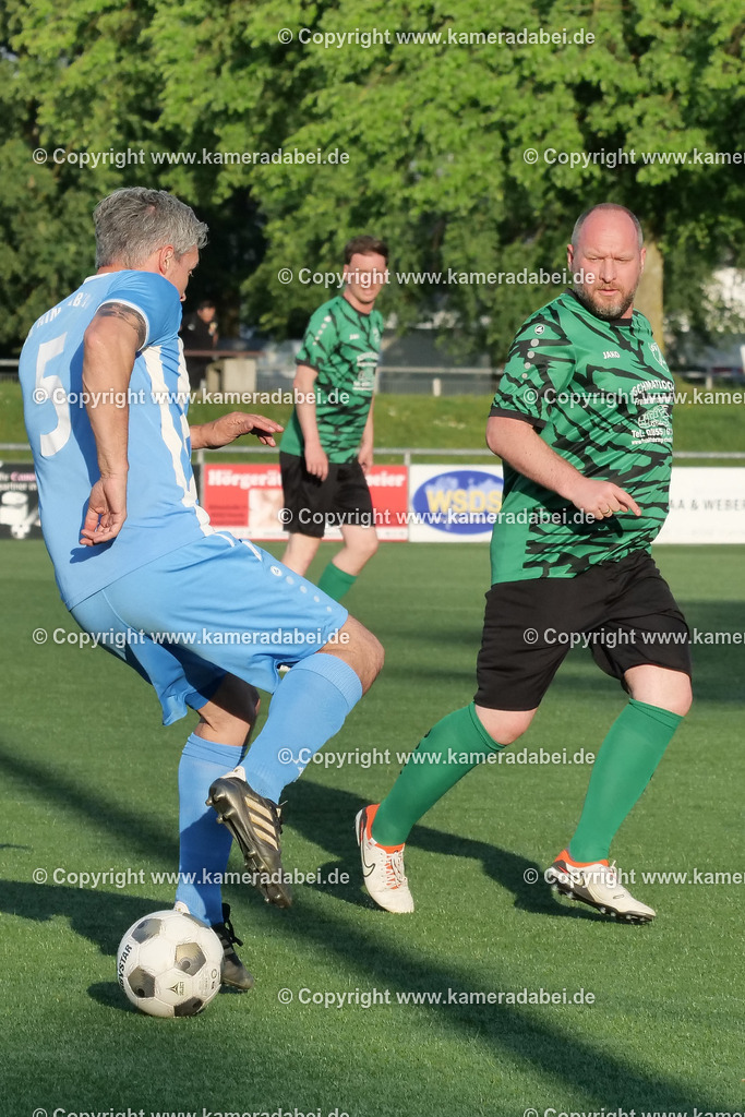 Fußball Kreispokal 25/26 Ü 32 : Spiel um Platz 3 : SV 08/29 Friedrichsfeld - SV Ringenberg AH  2 : 1 | Fußball Kreispokal 25/26 Ü 32 : Spiel um Platz 3 : SV 08/29 Friedrichsfeld - SV Ringenberg AH  2 : 1Spielort : Voerde Friedrichsfeld - Realisiert mit Pictrs.com