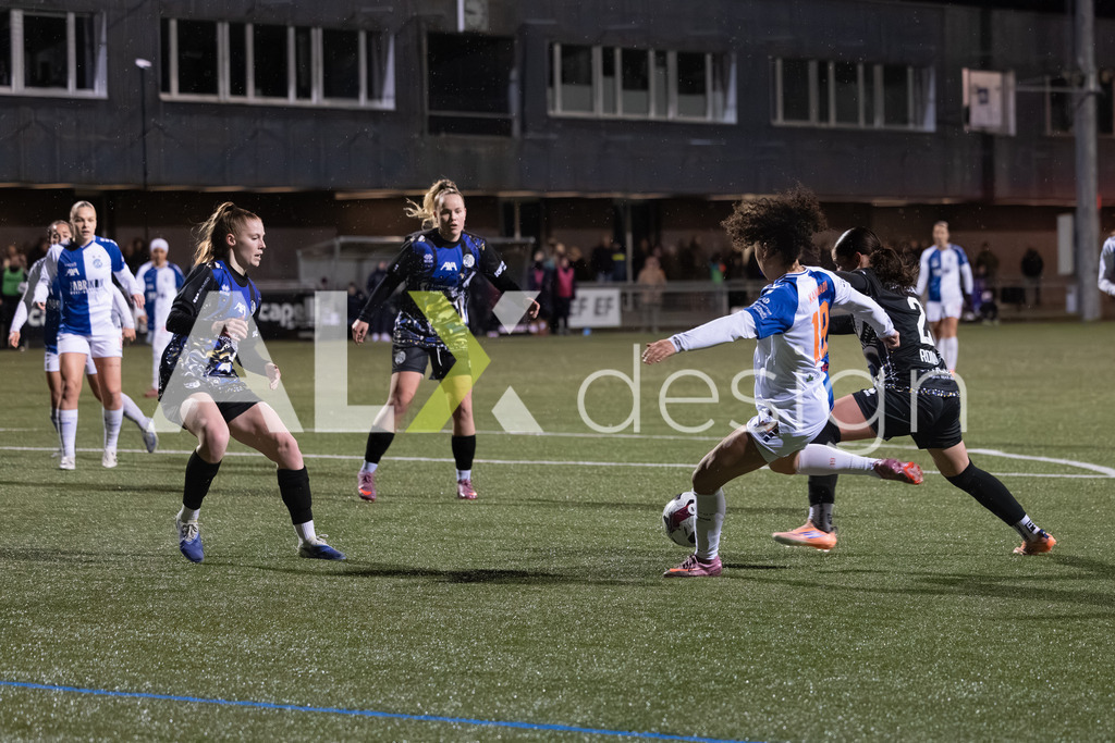 Fußball I Frauen I Saison 2025-2026 I AXA Women's Super League | Women I 14. Spieltag I Grasshoppers Club Zürich - FC Luzern I 14.02.2026 | 19 Ramona Kannady (CH) (GC Zürich) – Angriff  //  21 Melissa Rondalli (CH) (FC Luzern) – Mittelfeld - Realisiert mit Pictrs.com