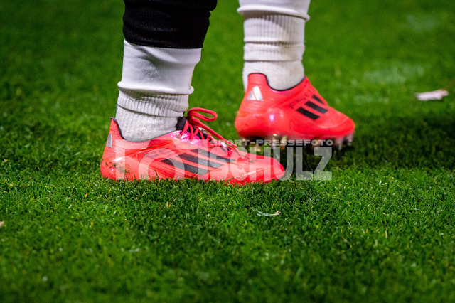 20241020NSZ_2080 | Fußballschuhe von AdidasDEU, Leverkusen, 20.10.2024 Fußball, Frauen, Google Pixel Frauen-Bundesliga, Saison 2024/2025, 7. Spieltag, Bayer 04 Leverkusen - FC Bayern MünchenDIE DFB-RICHTLINIEN UNTERSAGEN JEGLICHE NUTZUNG VON FOTOS ALS SEQUENZBILDER UND/ODER VIDEOÄHNLICHE FOTOSTRECKEN - Realisiert mit Pictrs.com