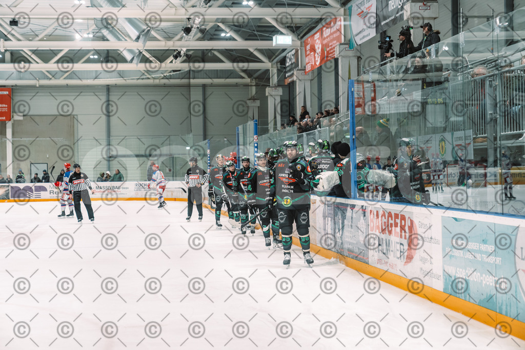 Alligators_vs_Peiting_25_11_2025-45 | Die Fotogalerie von Daddel: professionelle Bilder von Sport, Events und Unternehmen aus Franken. Jetzt Galerien durchstöbern und Lieblingsfotos bestellen. - Realisiert mit Pictrs.com