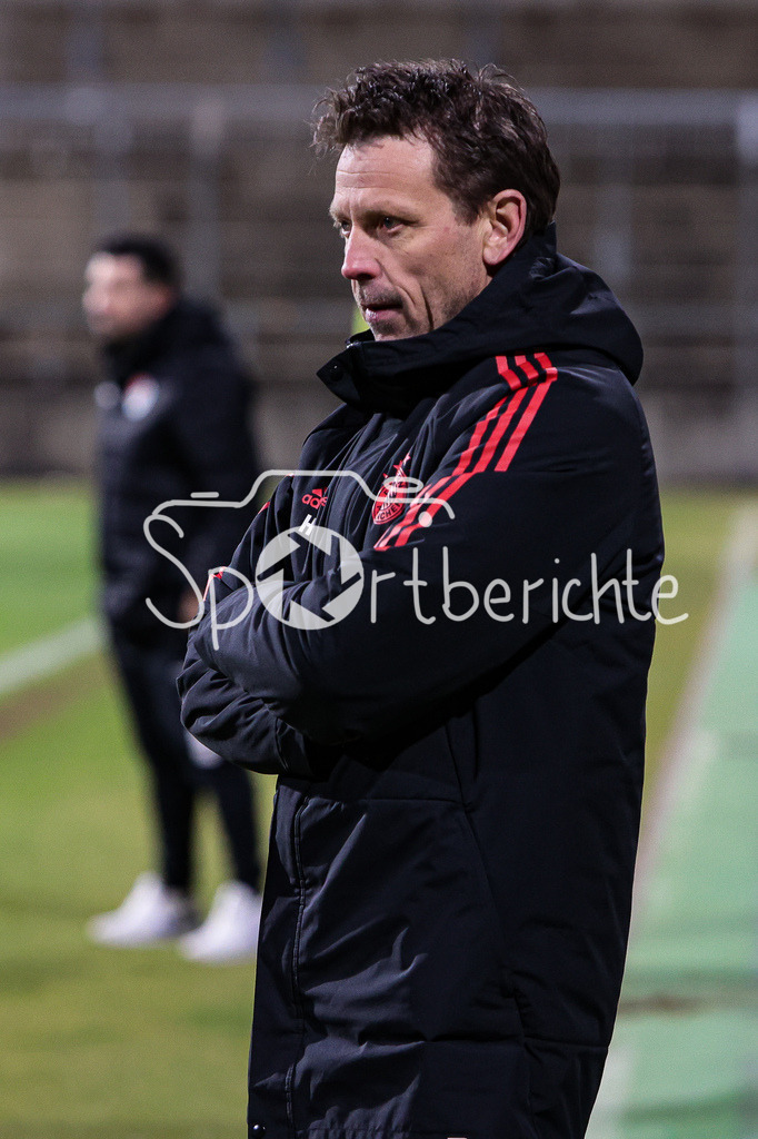 Türkgücü München - FC Bayern Amateure | Bayern Trainer Holger Seitz in Aktion