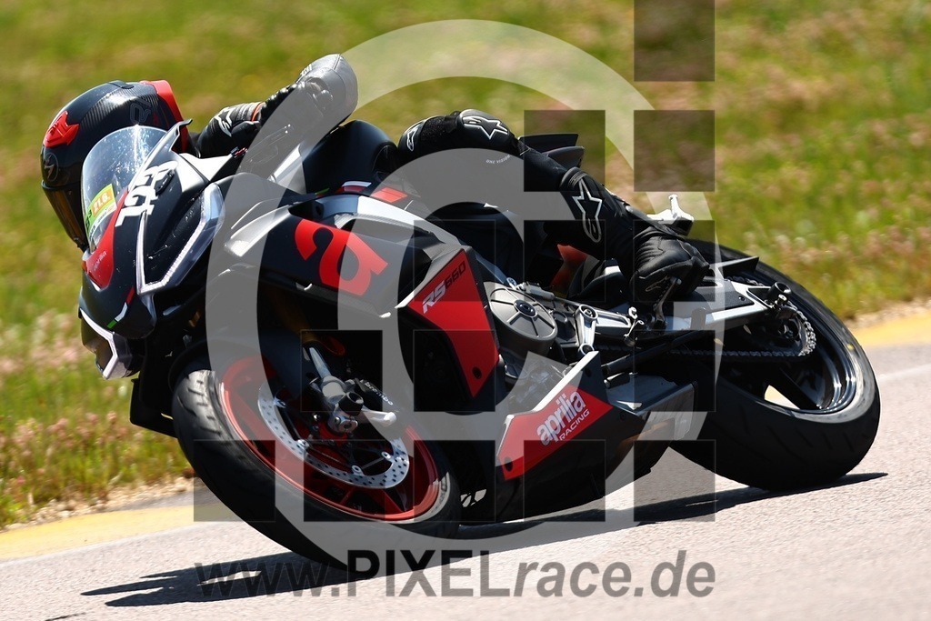 0723-20250621_01862 | Schöne Erinnerungen an spannende Momente - das festzuhalten ist unser Job. PIXELrace.de ist seit 2003 auf den Rennstrecken Europas unterwegs um die Action draußen beim Fahren und die wunderbare Stimmung imm Fahrerlager für euch einzufangen.