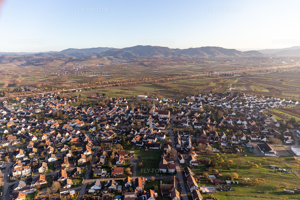 Luftbild: Ortsansicht im Ortsteil Windschläg in Offenburg im Bundesland Baden-Württemberg in Deutschland. Foto: IMG_119953.jpg vom 30.11.2019 durch Werner Riehm/FLY-FOTO.de