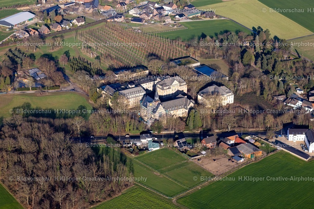 Luftbild Schwalmtal-8488 | Luftbildfotografie Baustelle zum Umbau und zur Modernisierung und Sanierung eines Gebäudekomplexes " Kent School " an der Straße Hostert in Schwalmtal im Bundesland Nordrhein-Westfalen, Deutschland - Realisiert mit Pictrs.com