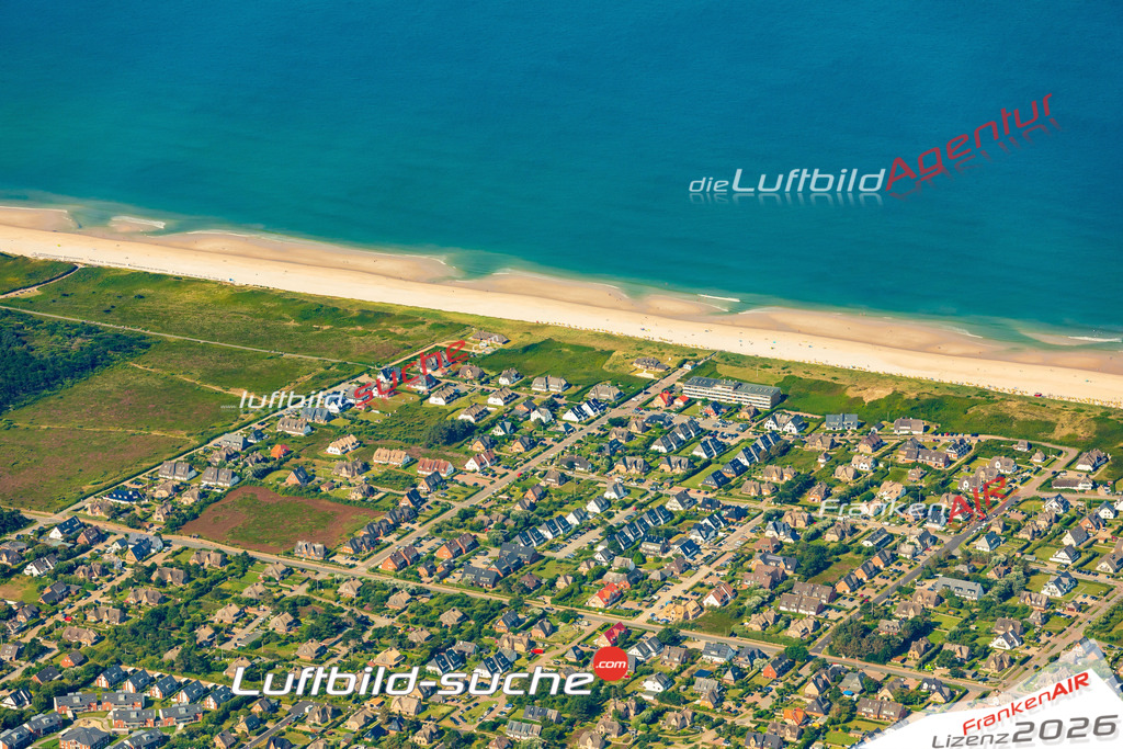 Klassische Luftaufnahme ohne Drohne zeigt:Westerland bei Sylt - Die Luftbildaufnahme wurde 2025 vom UL-Flugzeug heraus erstellt ( keine Drohnenaufnahme ) - Hochauflösende Luftaufnahme -Nicht vergleichbar mit Google Maps oder Satelittenbilder- Die Geschenkidee !Mit Lizenz und Bildrechte bestellbar