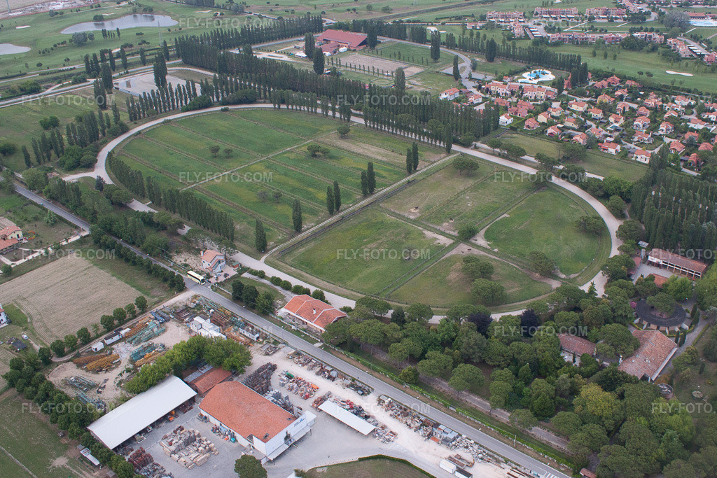 Aerial view: View of the town in Piave Vecchia in the state Veneto, Italy. – Photo: IMG_50339.jpg taken on 06/07/2012 by Werner Riehm/FLY-FOTO.com – Resolution of the original: 4005 x 2670 px