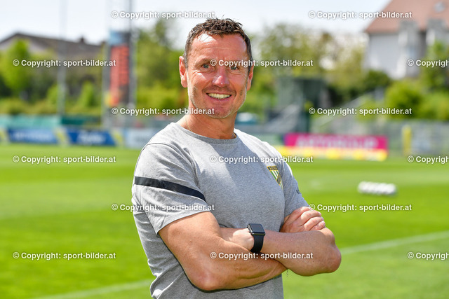 AUT, 2.Liga, FC Blau Weiss Linz vs SC Austria Lustenau | 30.04.2022, Hofmann Arena Linz, AUT, 2.Liga, FC Blau Weiss Linz vs SC Austria Lustenau, im Bild Martin Schneider, Co-Trainer SC Austria Lustenau (Austria Lustenau)


// Admiral 2. Liga Match between FC Blau Weiss Linz and SC Austria Lustenau in Linz, Austria on 2022/04/29

