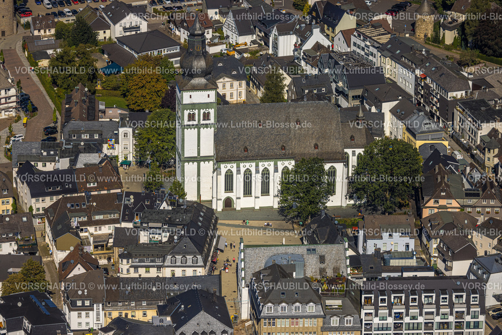 Attendorn230908947 | Luftbild, St. Johannes Baptist Kirche, Alter Markt, Attendorn, Sauerland, Nordrhein-Westfalen, Deutschland