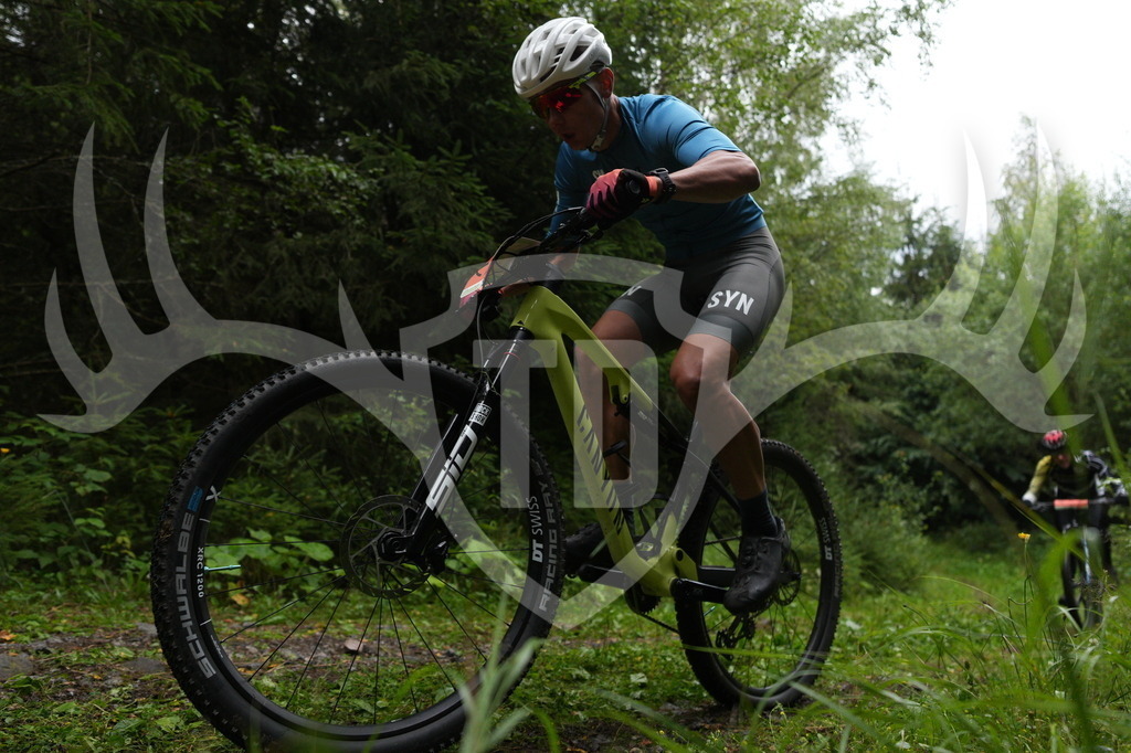 A6703448 | Fotogalerie der Treibjagd im Dunkelwald - Dein MTB Etappenrennen im Erzgebirge - Realisiert mit Pictrs.com