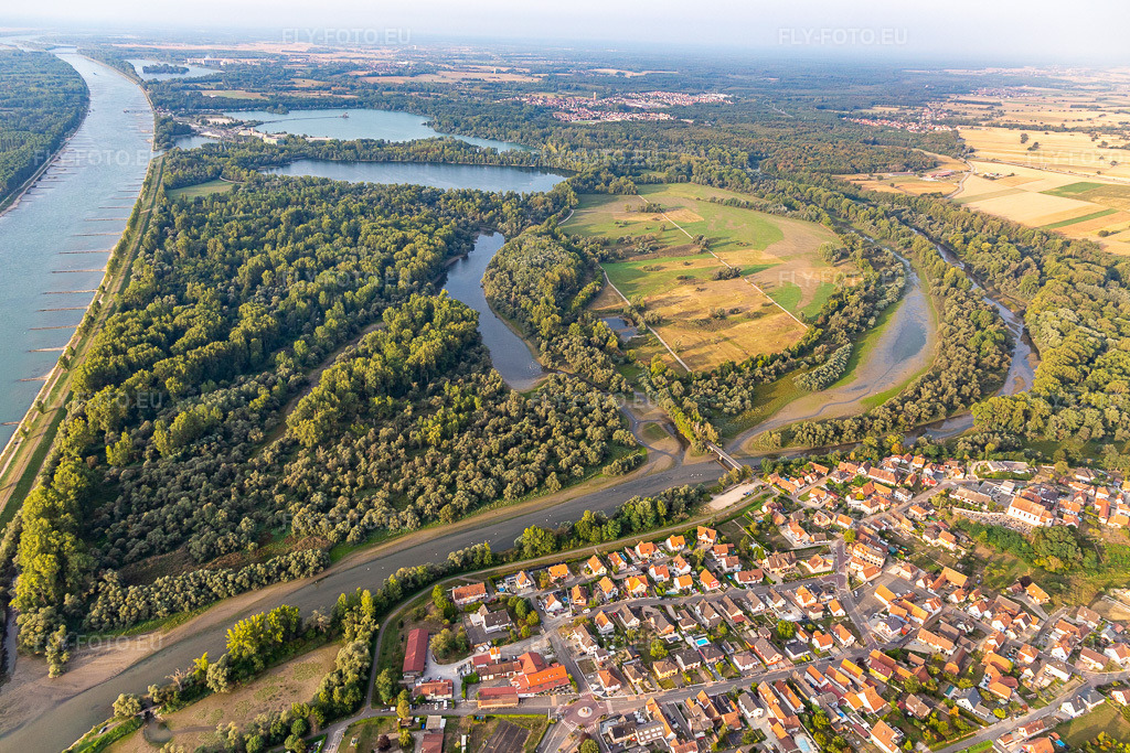 Vue aérienne: Réserve naturelle du delta de Sauer à Munchhausen dans le département Bas Rhin, France. Photo: IMG_008748.jpg prise le 20/09/2020 par Werner Riehm/FLY-FOTO.eu – Résolution de l'original: 5287 x 3525 px