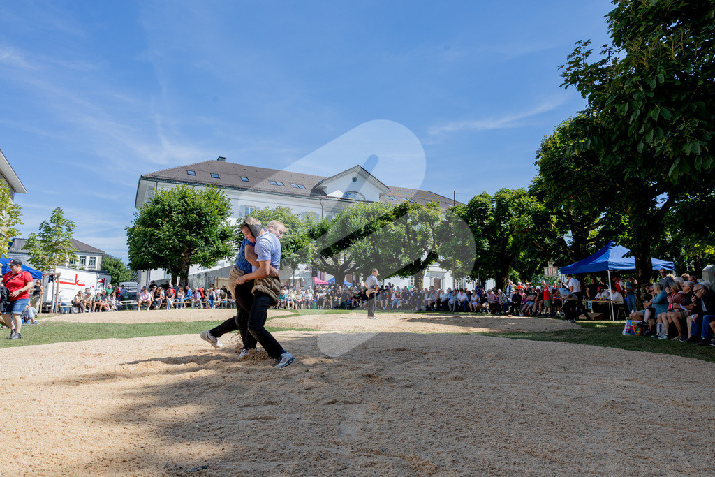Chilbi2026_1G_00025 | Die Schwinger des Schwyzer Kantonalen Schwingerverbandes: Fotos, die Dynamik und Leidenschaft festhalten, sowie emotionale Momente aus dem traditionellen Schwingsport zeigen. - Realisiert mit Pictrs.com